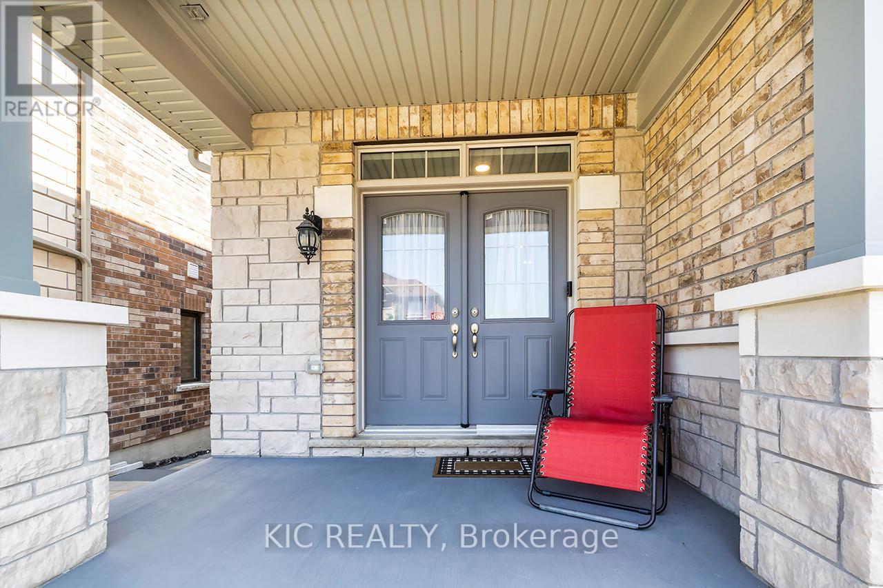 Property at 135 WOOLACOTT LANE image 4