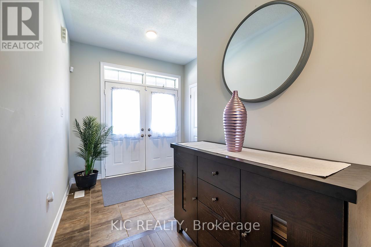 Property at 135 WOOLACOTT LANE image 5