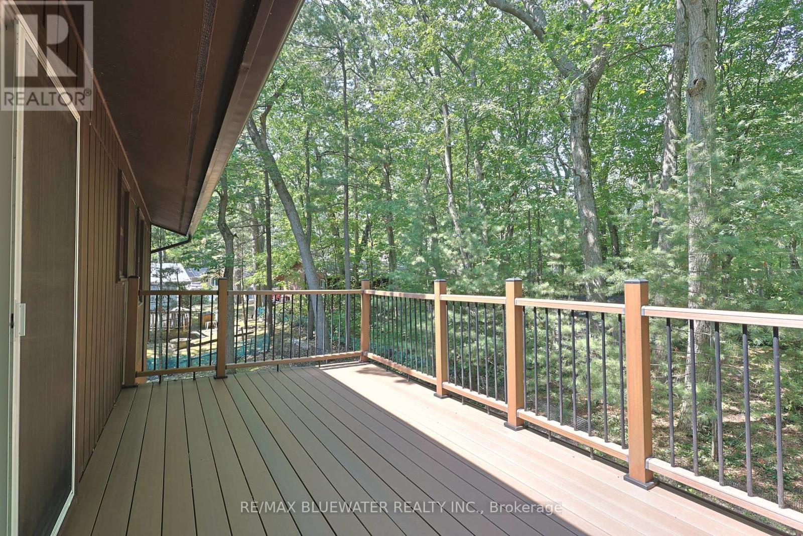 10346 Pines Parkway, Lambton Shores, Ontario  N0M 1T0 - Photo 21 - X12349788