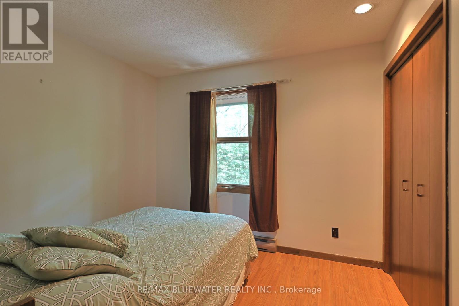 10346 Pines Parkway, Lambton Shores, Ontario  N0M 1T0 - Photo 27 - X12349788