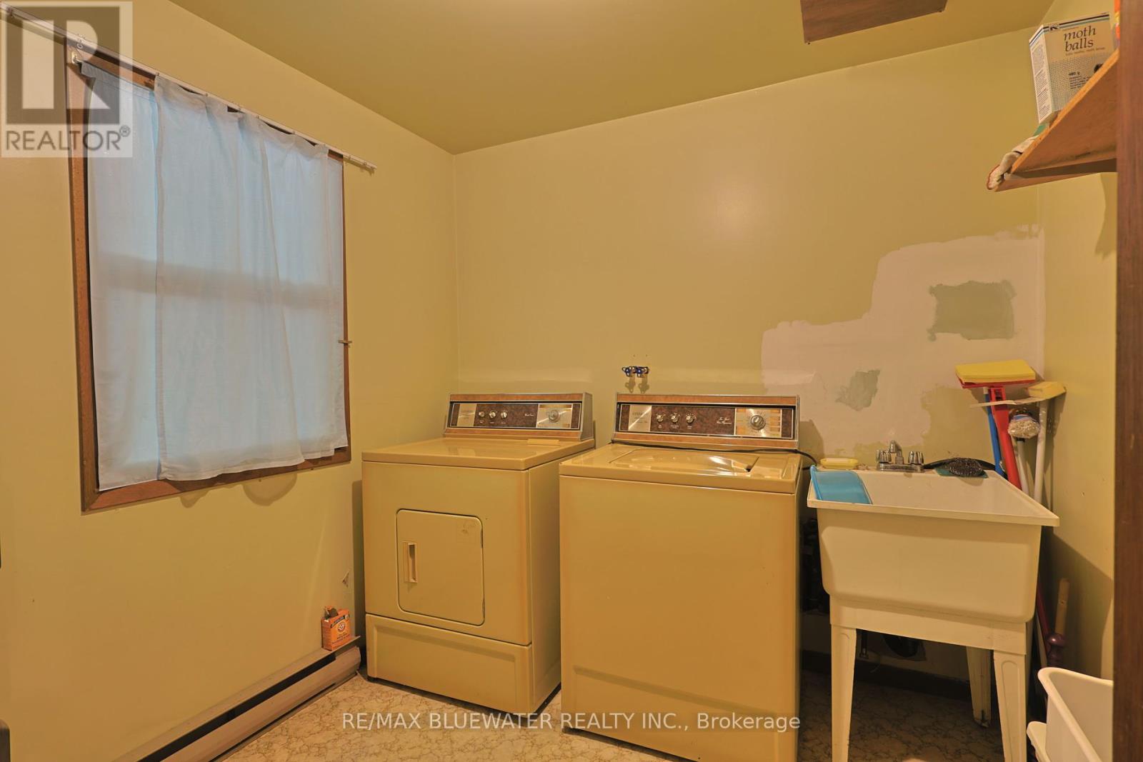 10346 Pines Parkway, Lambton Shores, Ontario  N0M 1T0 - Photo 33 - X12349788