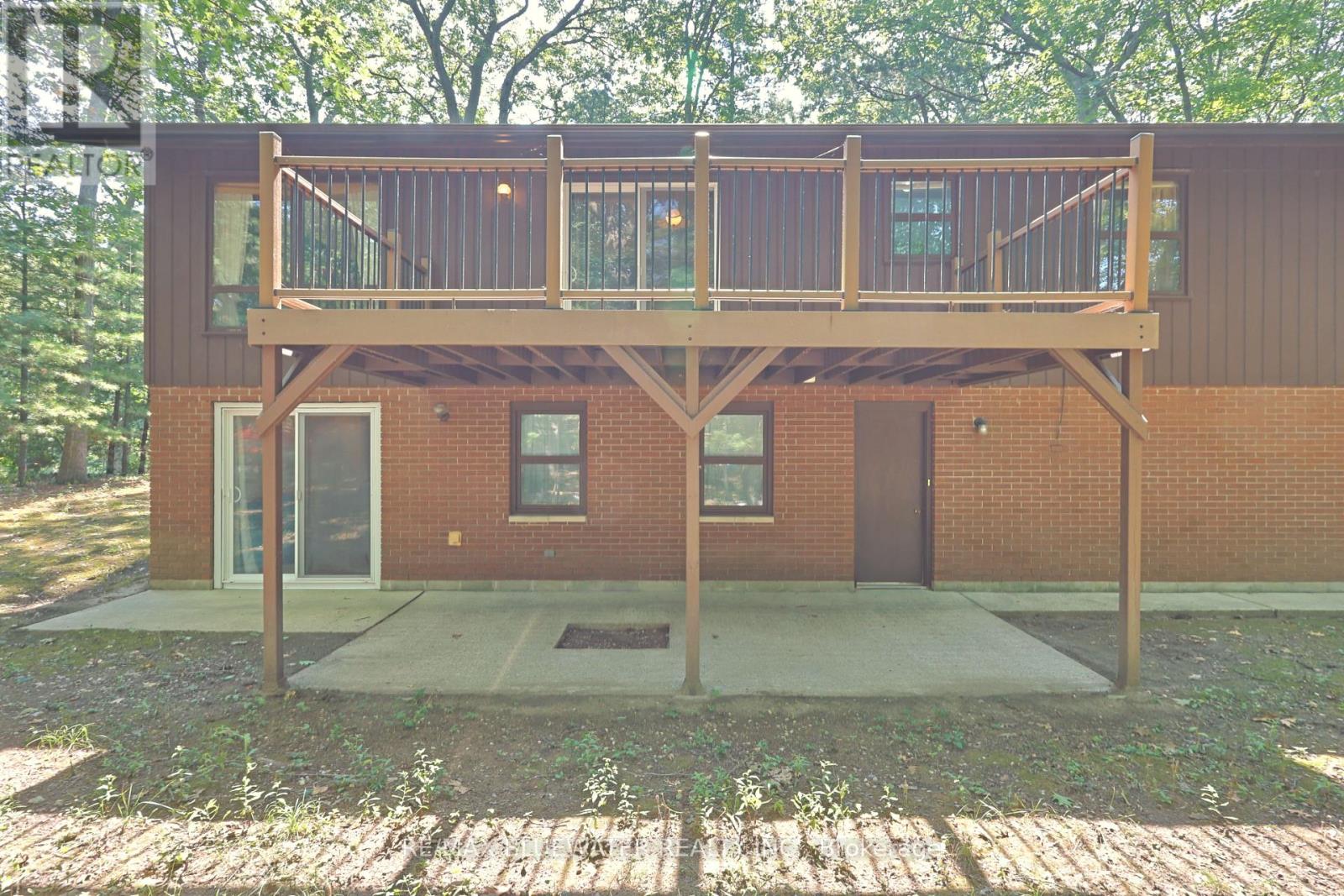 10346 Pines Parkway, Lambton Shores, Ontario  N0M 1T0 - Photo 37 - X12349788