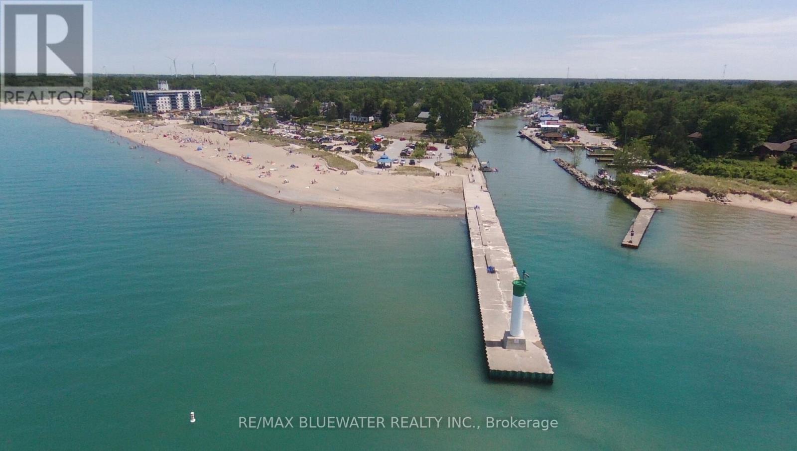 10346 Pines Parkway, Lambton Shores, Ontario  N0M 1T0 - Photo 41 - X12349788