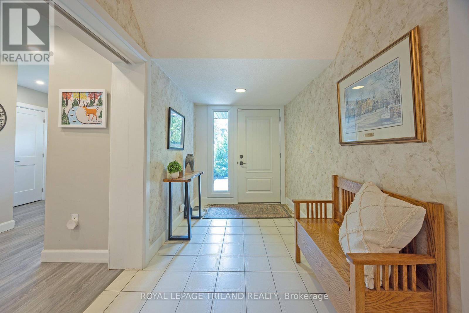 58 Crescent Avenue, St. Thomas, Ontario  N5P 2K3 - Photo 4 - X12349797