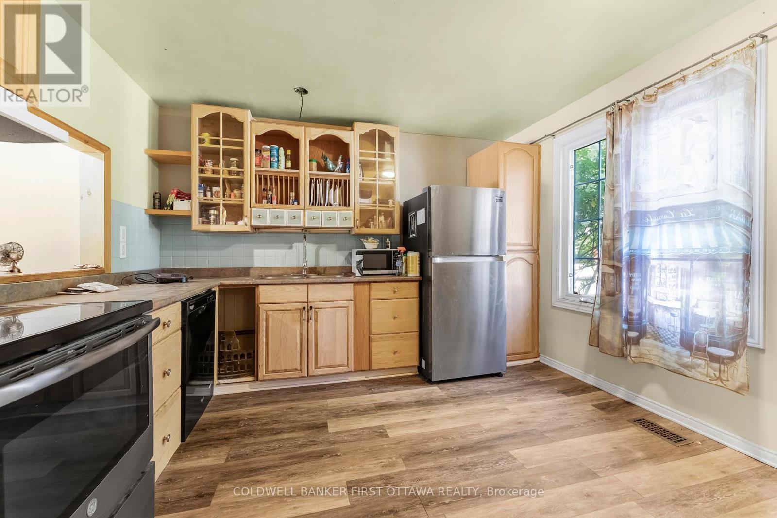 Property at 22 MONTEREY DRIVE image 3