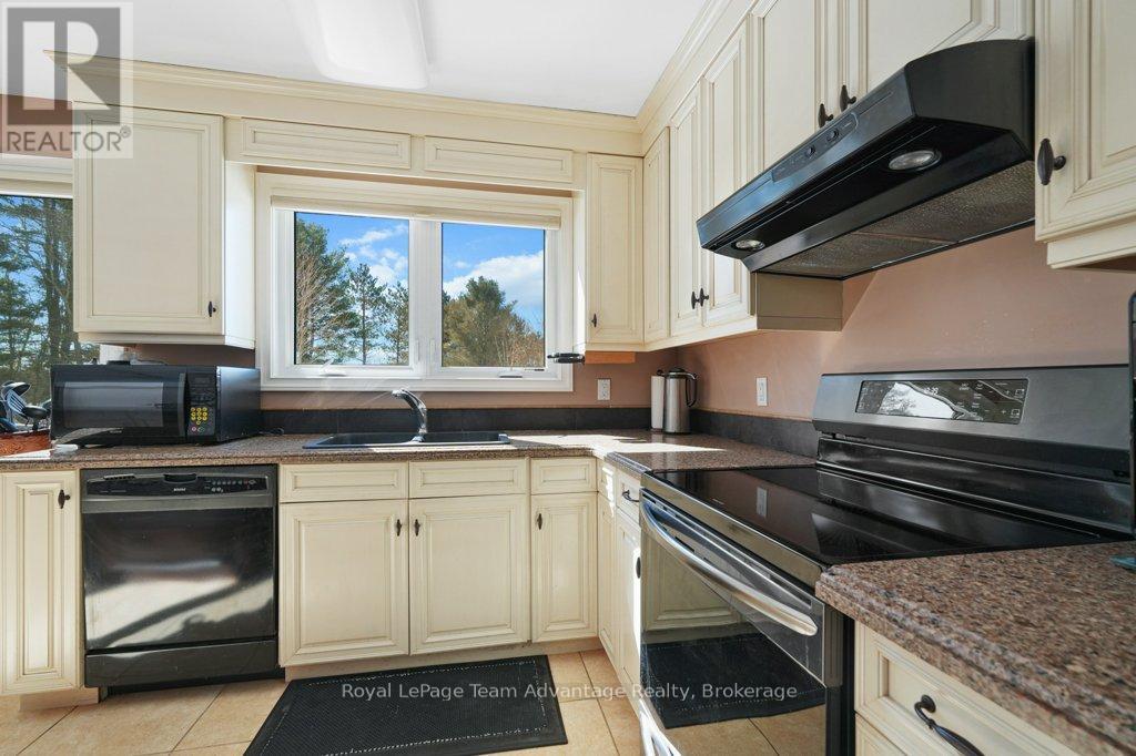 2 Tally Ho-Swords Road, Seguin, Ontario  P2A 2W9 - Photo 13 - X12297167