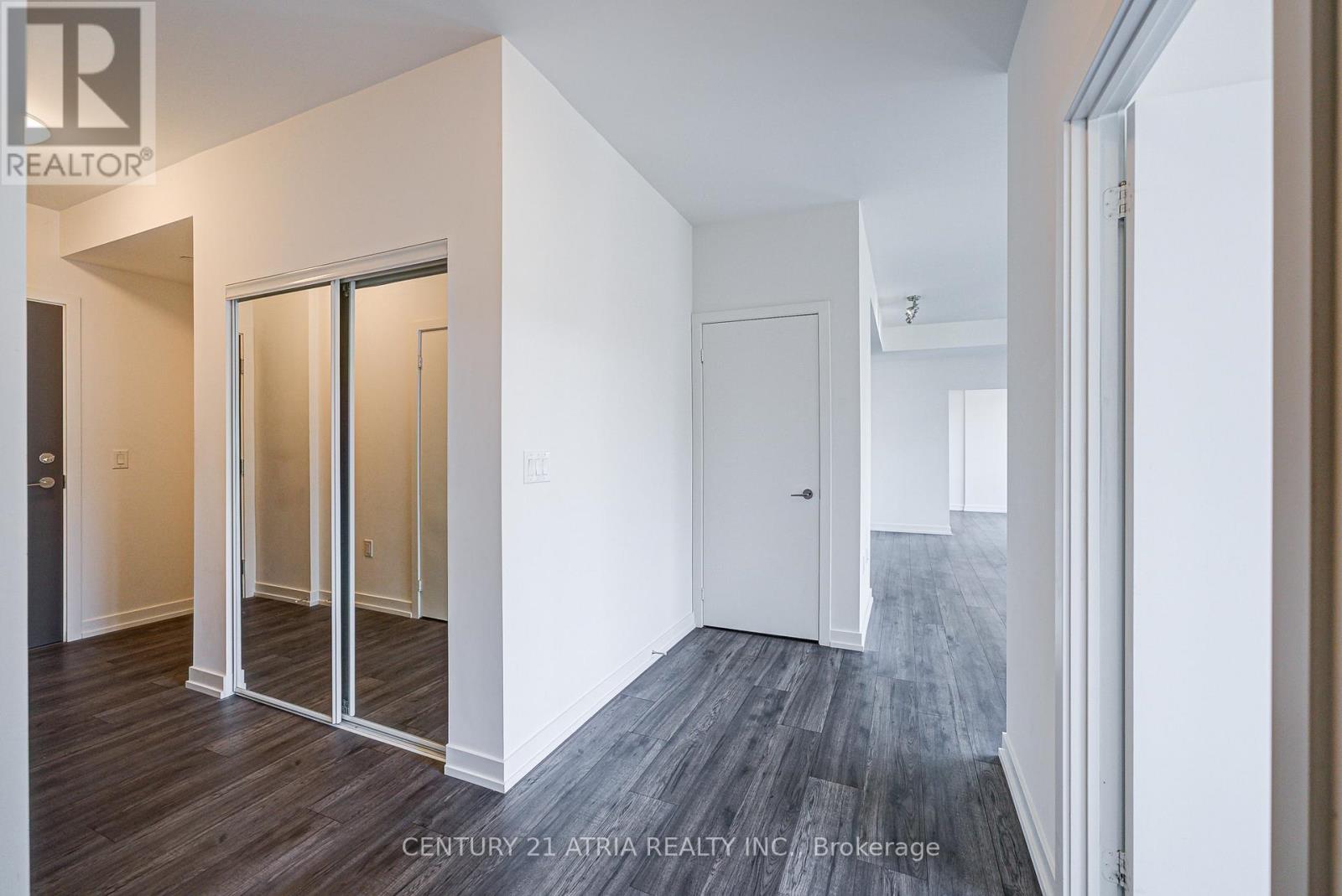 401 - 10 De Boers Drive, Toronto, Ontario  M3J 0H1 - Photo 9 - W12349735