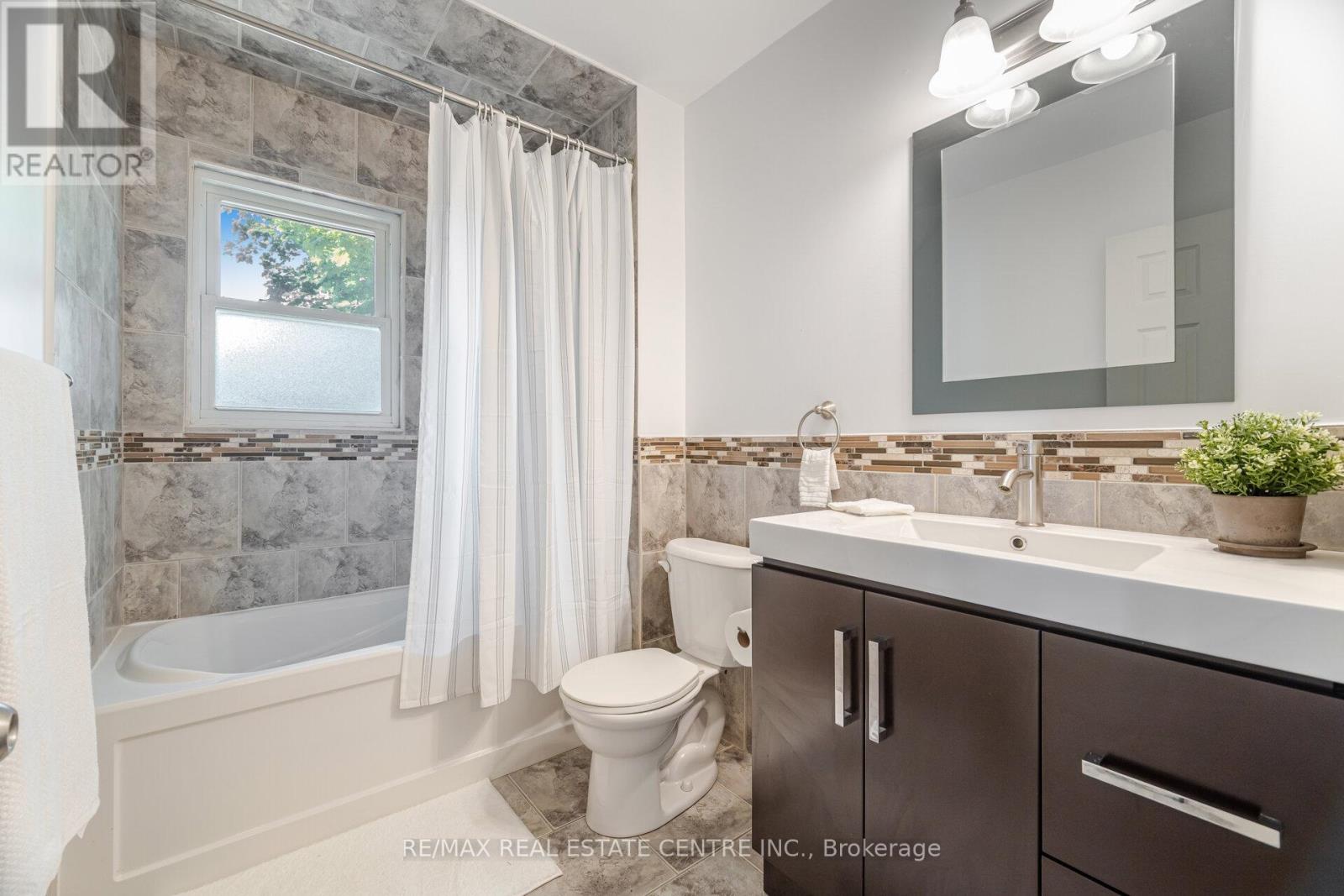 166 Terrace Drive, Hamilton, Ontario  L9A 2Z1 - Photo 16 - X12349718