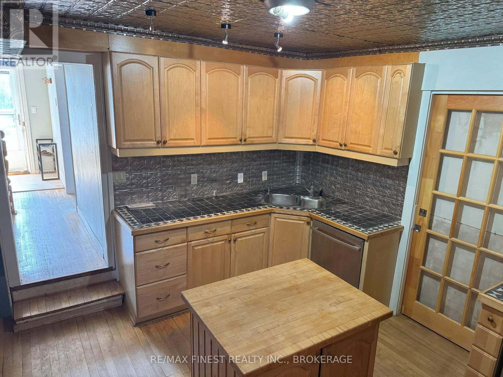 202 King Street E, Kingston, Ontario  K7L 3A4 - Photo 6 - X12347158