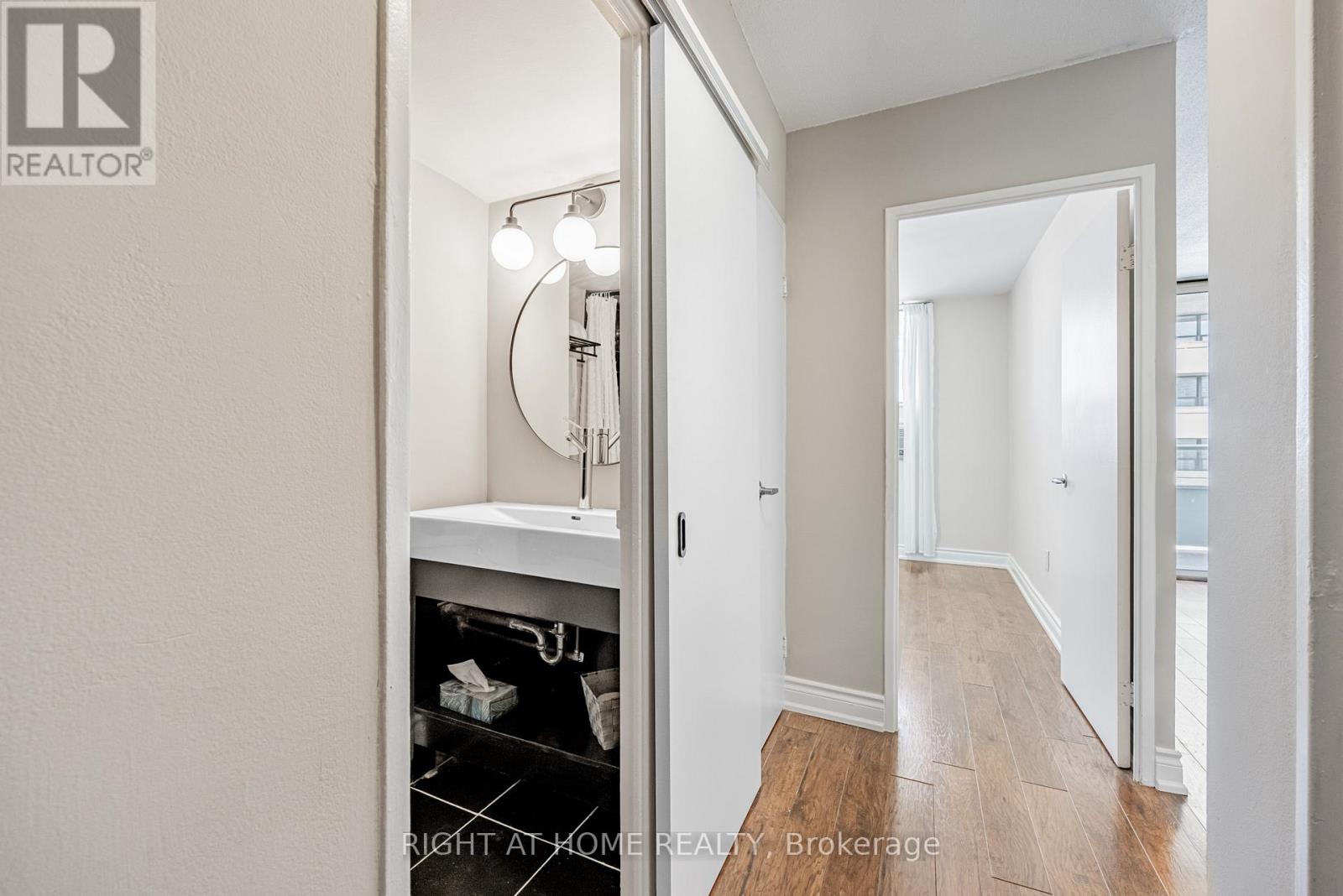 2109 - 30 Gloucester Street, Toronto, Ontario  M4Y 1L8 - Photo 3 - C12349787
