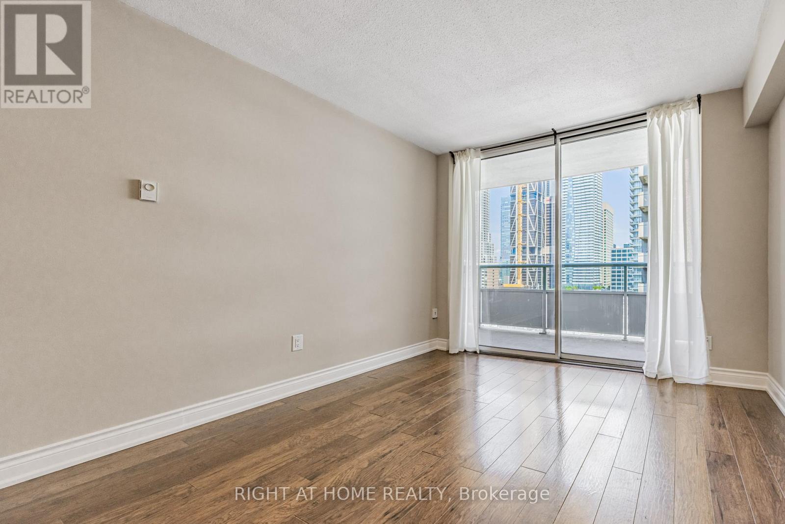 2109 - 30 Gloucester Street, Toronto, Ontario  M4Y 1L8 - Photo 4 - C12349787