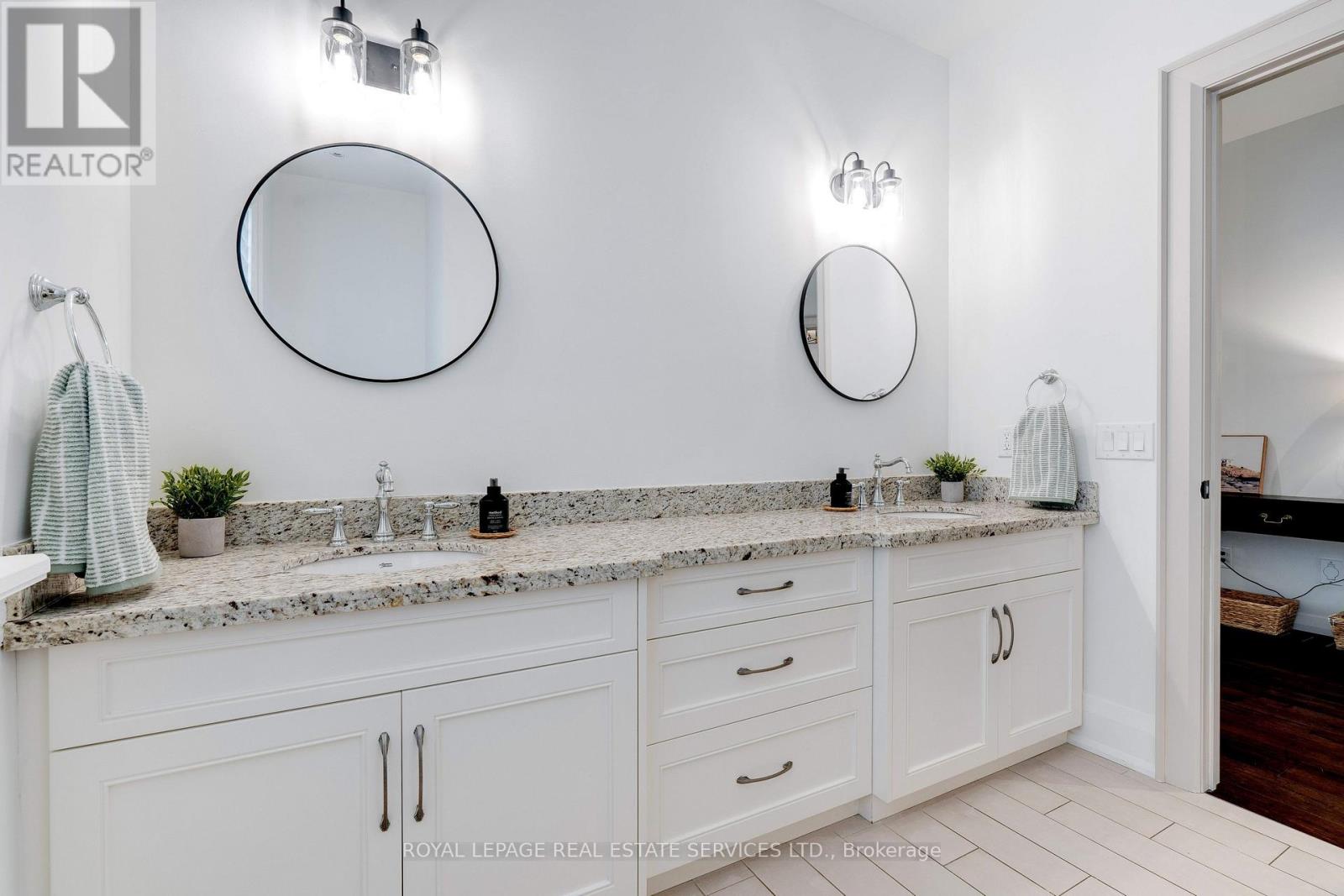437 Inglehart Street N, Oakville, Ontario  L6J 3J5 - Photo 36 - W12236368