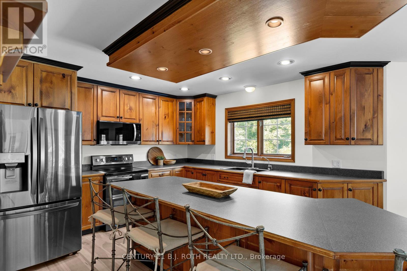 256 Denney Drive, Essa, Ontario  L0M 1B1 - Photo 13 - N12349815