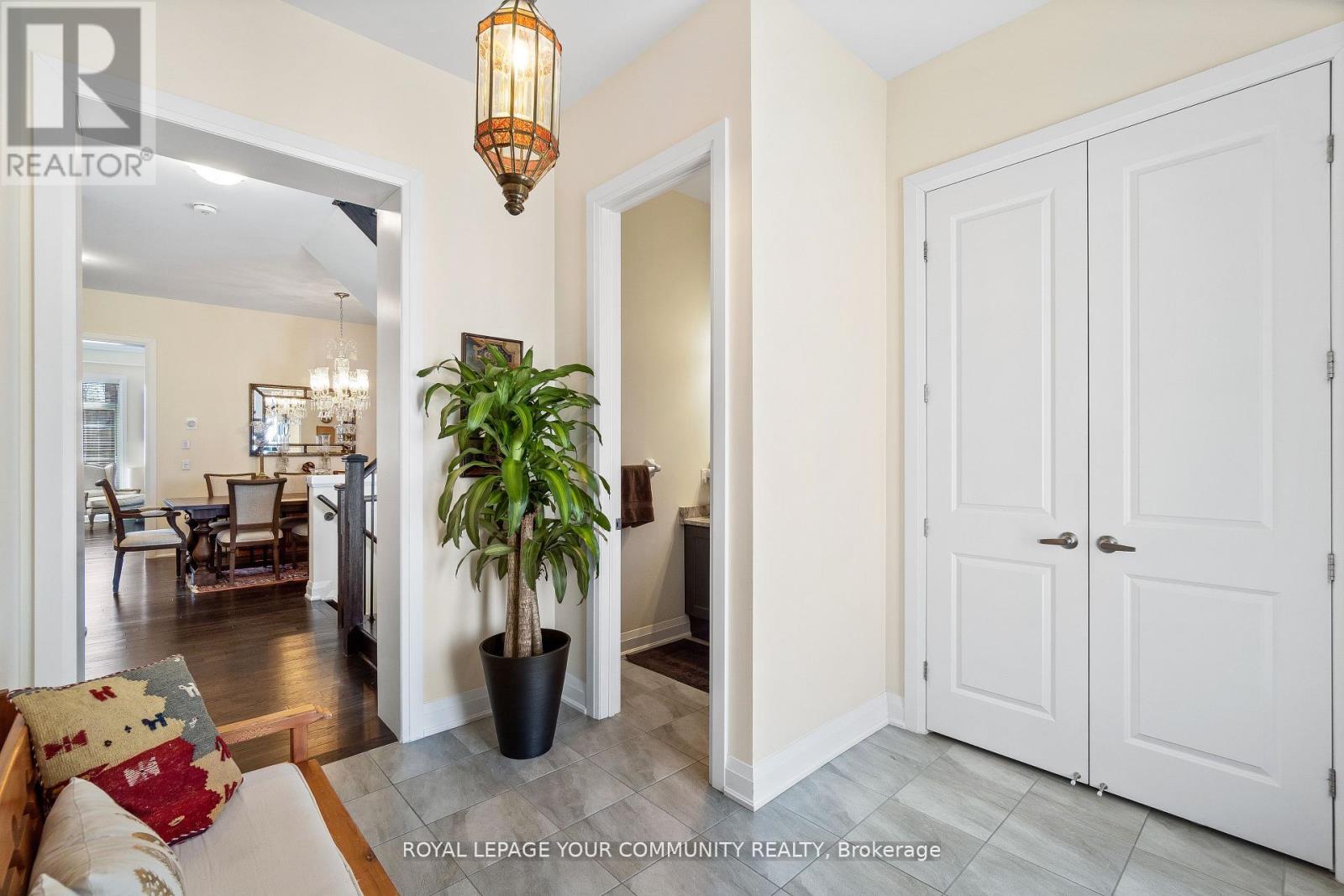 8 Duncombe Lane, Richmond Hill, Ontario L4C 1C2 - Photo 10 - N12349844