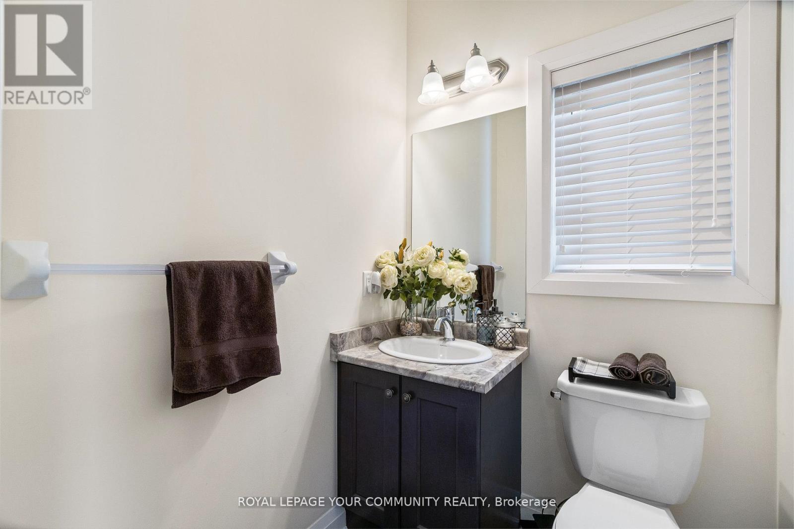 8 Duncombe Lane, Richmond Hill, Ontario L4C 1C2 - Photo 12 - N12349844