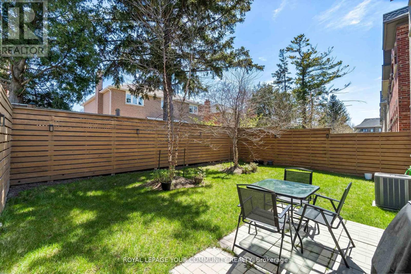 8 Duncombe Lane, Richmond Hill, Ontario L4C 1C2 - Photo 15 - N12349844