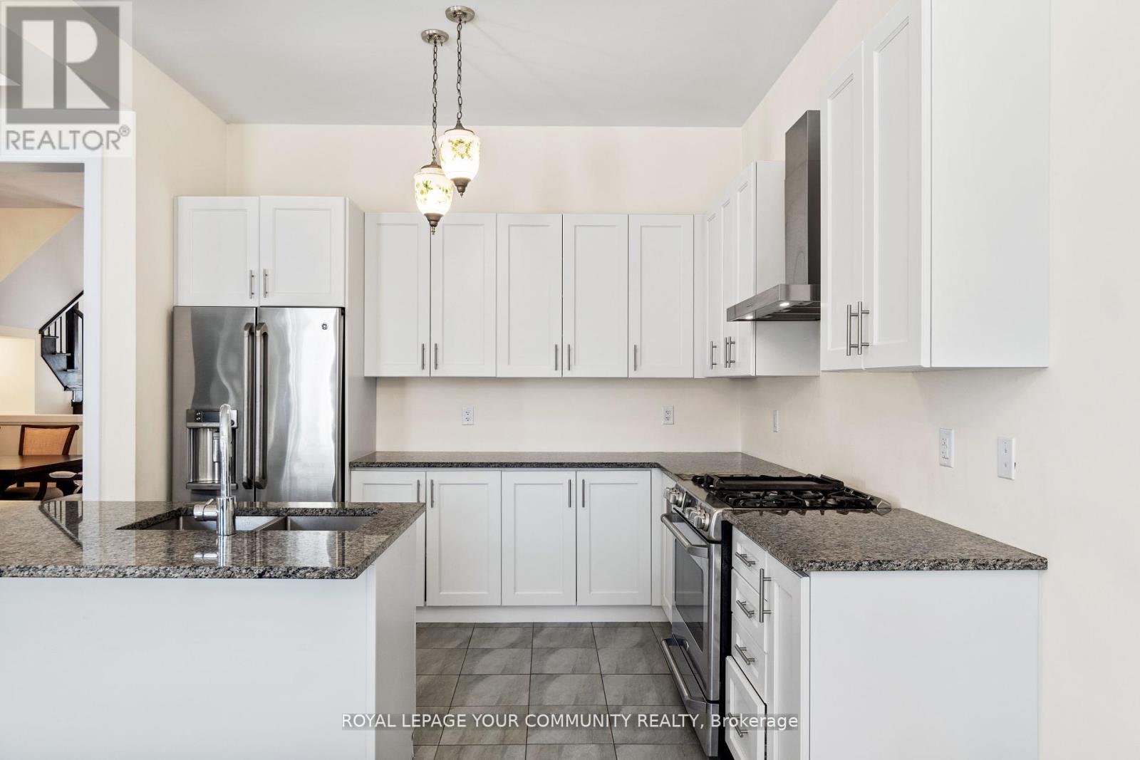 8 Duncombe Lane, Richmond Hill, Ontario L4C 1C2 - Photo 32 - N12349844