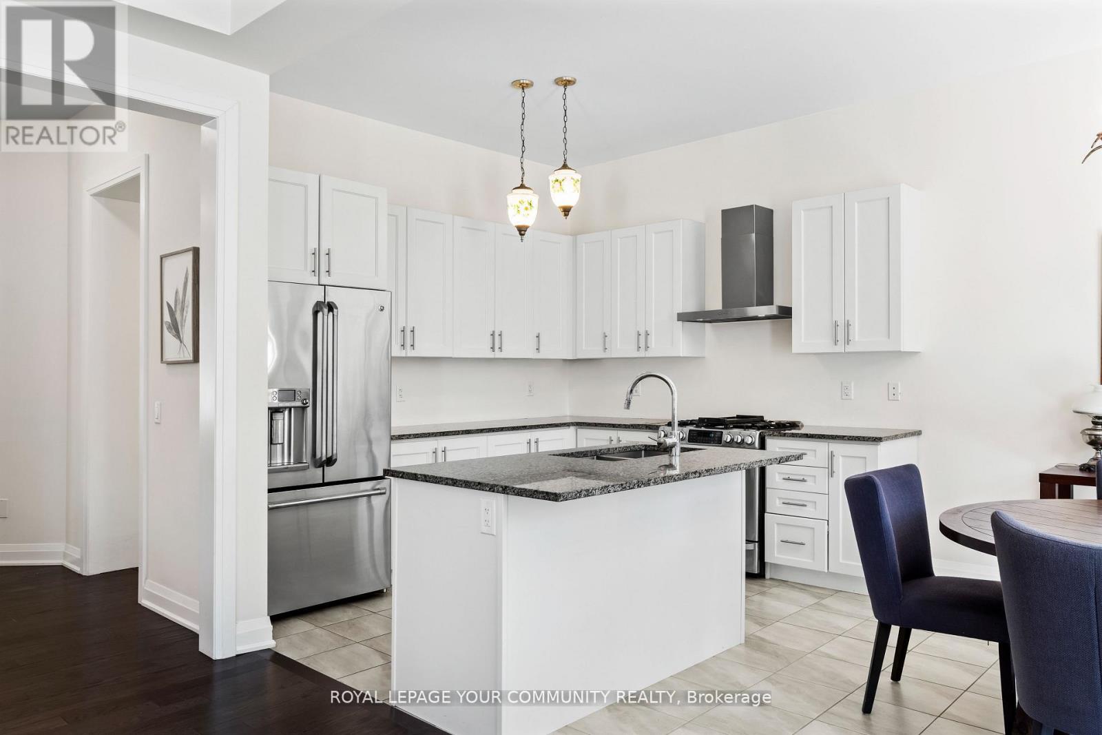 8 Duncombe Lane, Richmond Hill, Ontario L4C 1C2 - Photo 41 - N12349844