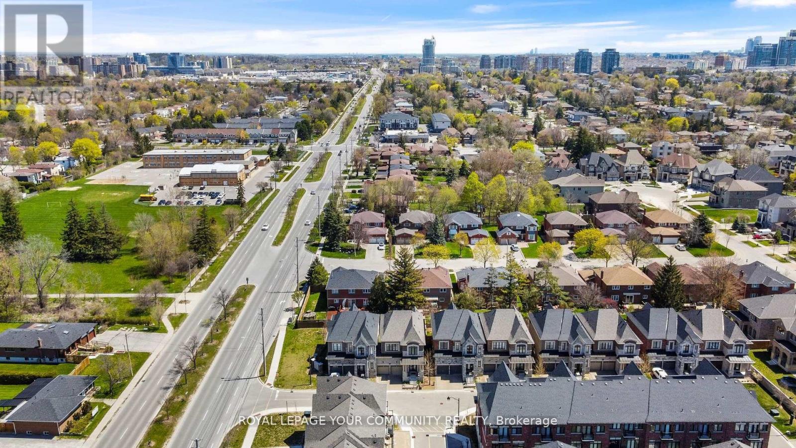 8 Duncombe Lane, Richmond Hill, Ontario L4C 1C2 - Photo 7 - N12349844