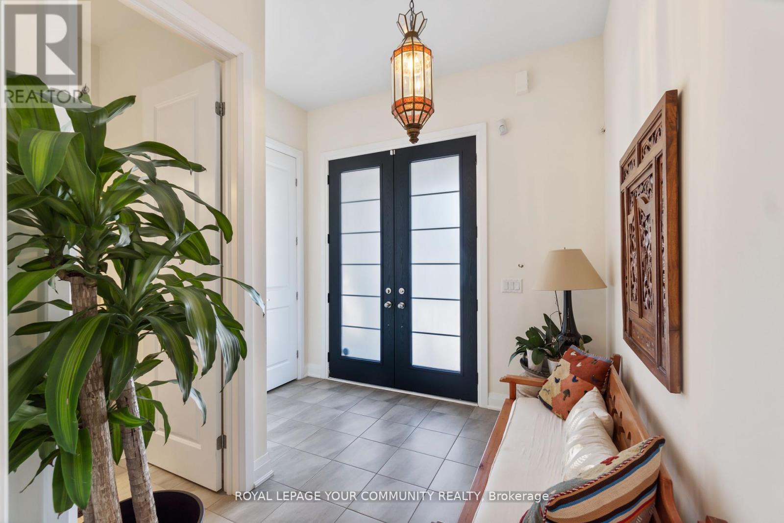 8 Duncombe Lane, Richmond Hill, Ontario L4C 1C2 - Photo 9 - N12349844