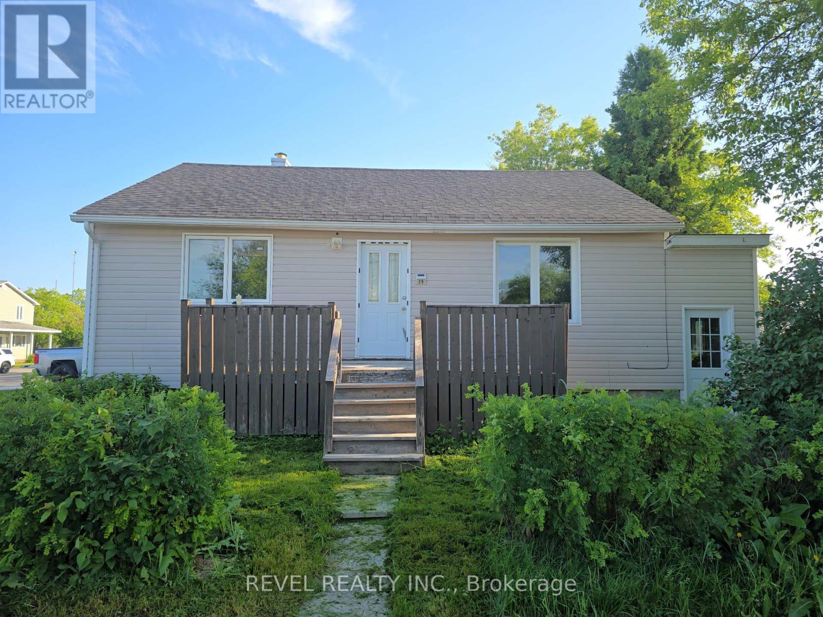 39 FOURTH STREET W, Cochrane, Ontario