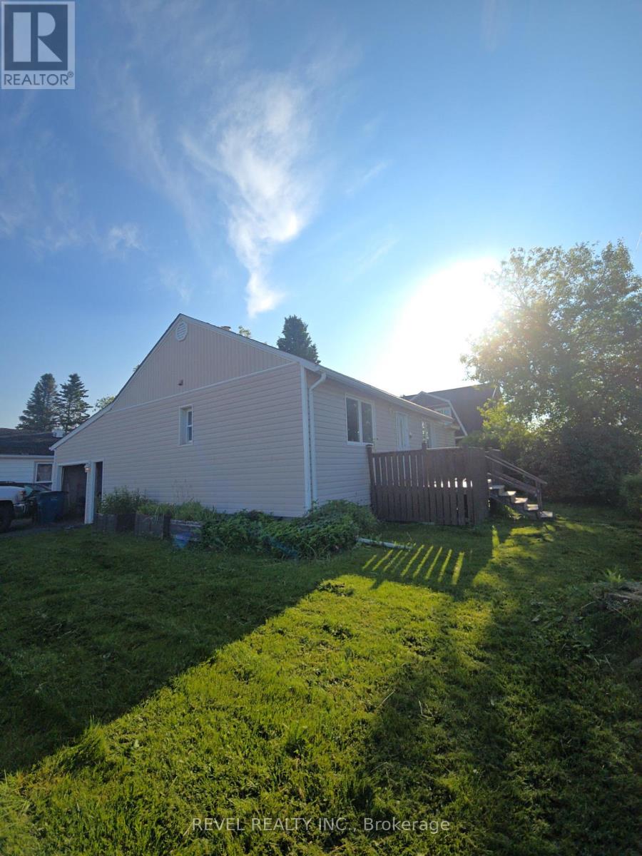 39 Fourth Street W, Cochrane, Ontario  P0L 1C0 - Photo 2 - T12349931