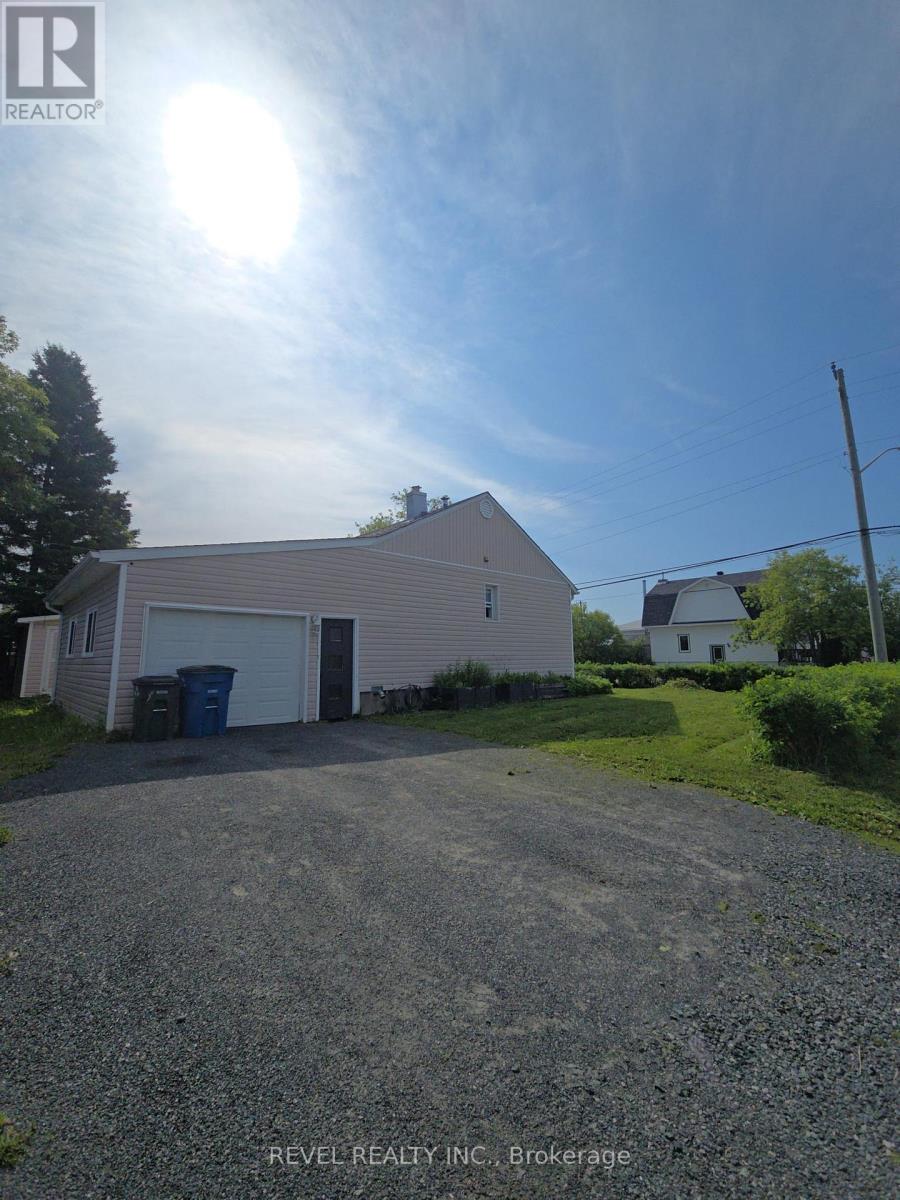 39 Fourth Street W, Cochrane, Ontario  P0L 1C0 - Photo 3 - T12349931