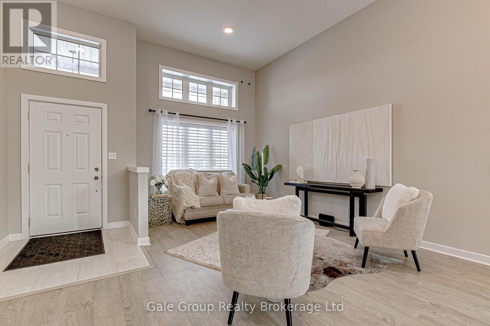 9 Clover Circle, St. Thomas, Ontario  N5R 0J3 - Photo 3 - X12349913