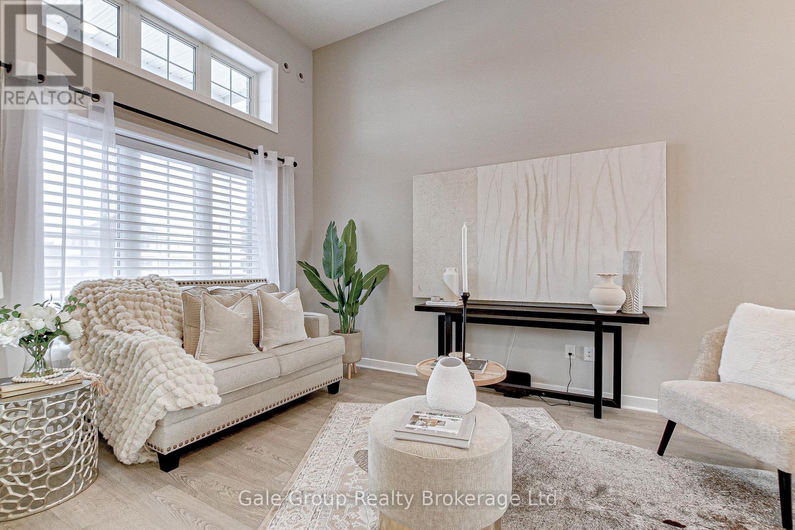 9 Clover Circle, St. Thomas, Ontario  N5R 0J3 - Photo 4 - X12349913