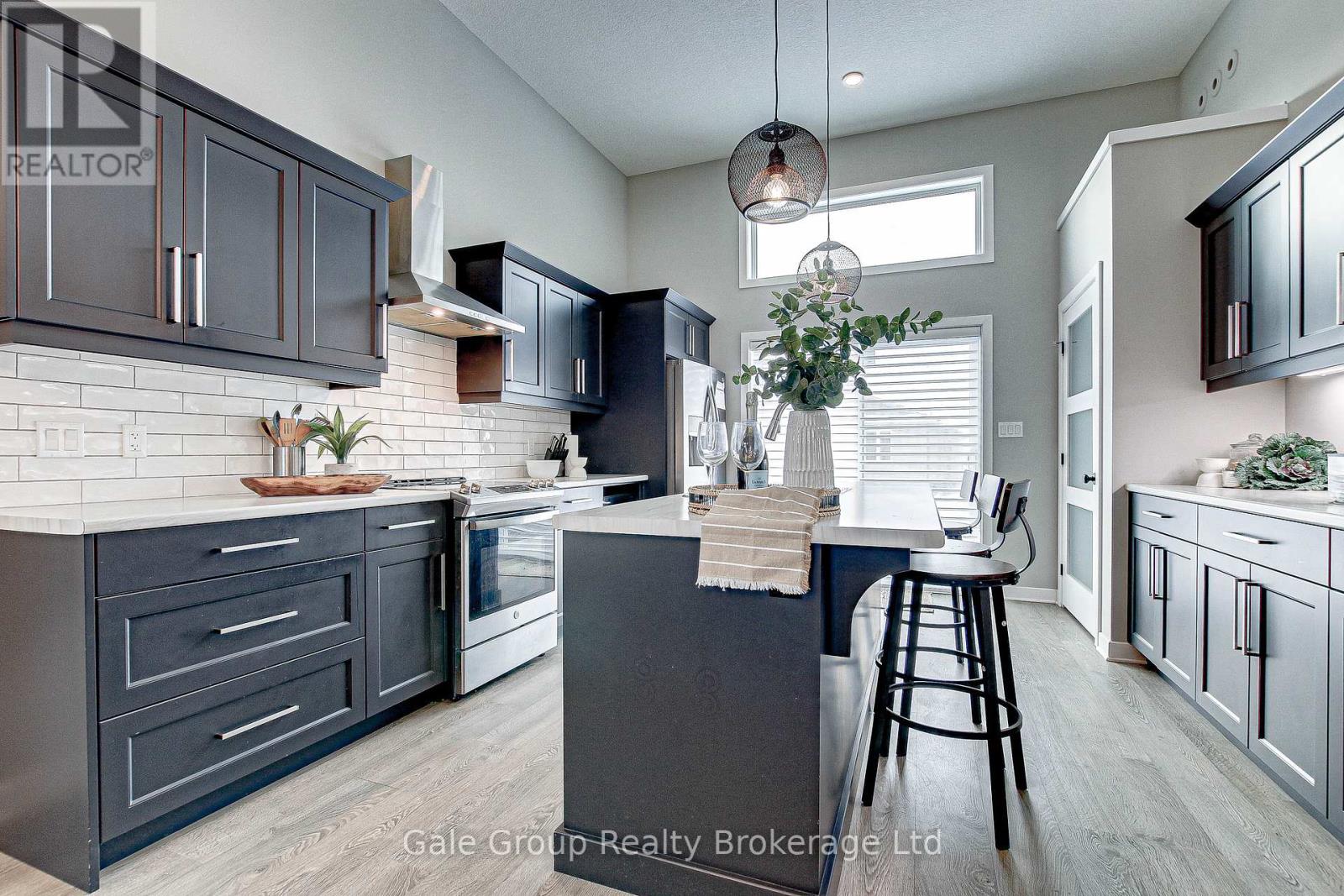9 Clover Circle, St. Thomas, Ontario  N5R 0J3 - Photo 7 - X12349913