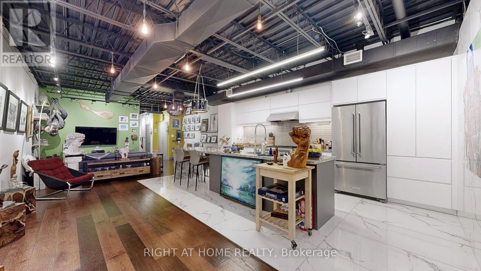 Property at 2400 ST CLAIR AVENUE W image 2