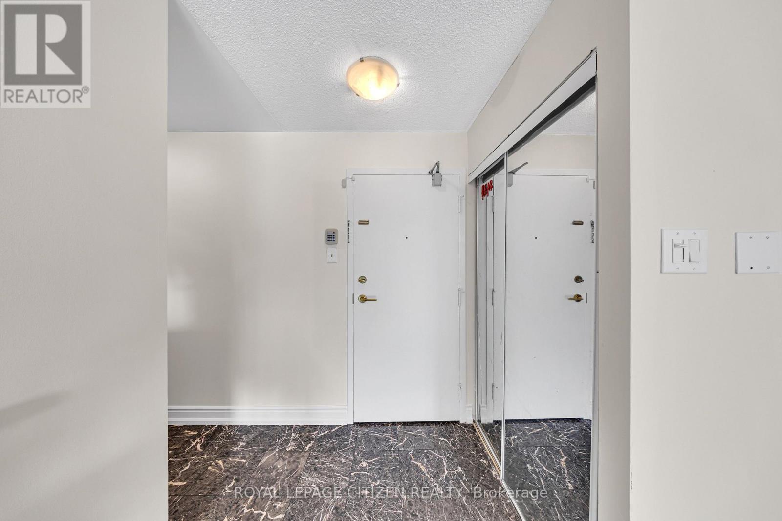 301 - 4205 Shipp Drive, Mississauga, Ontario  L4Z 2Y9 - Photo 4 - W12349862