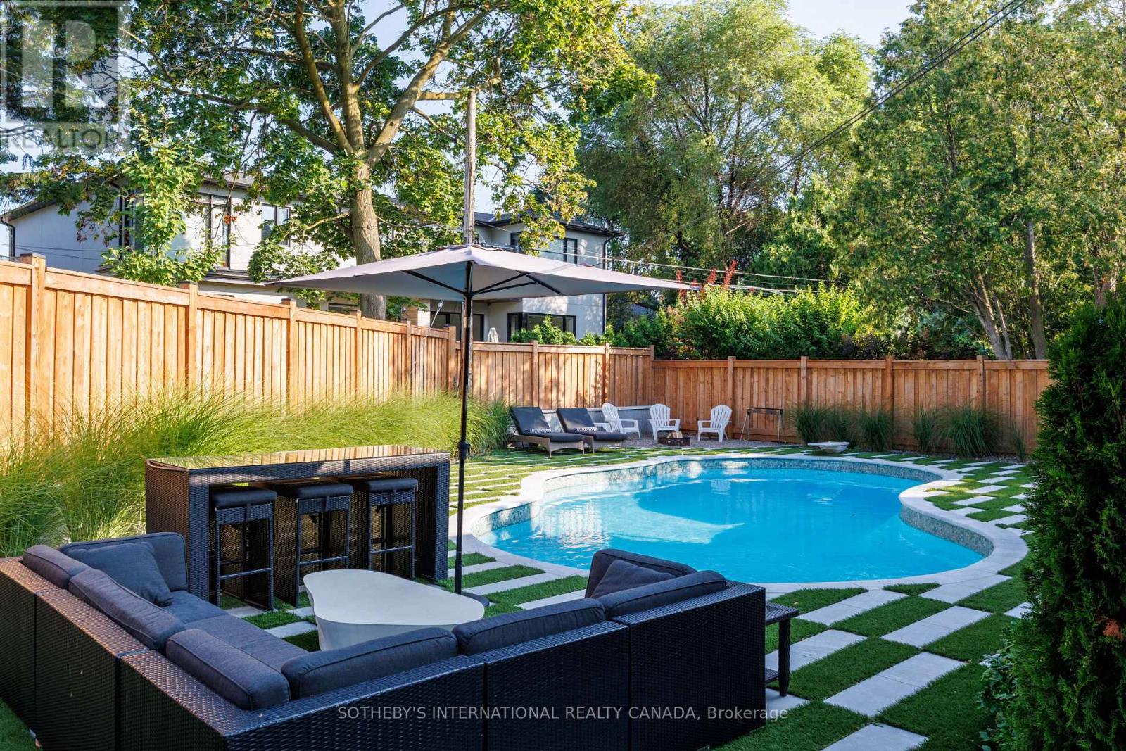 Property at 15 RAVENSBOURNE CRESCENT image 2
