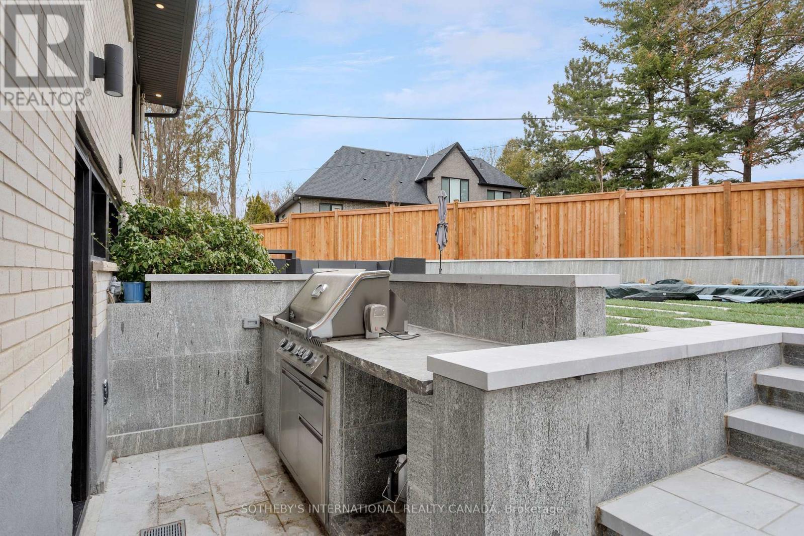 15 Ravensbourne Crescent, Toronto (Princess-Rosethorn), Ontario  M9A 2A7 - Photo 32 - W12349876