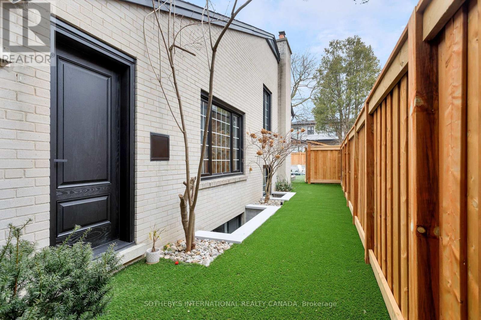 15 Ravensbourne Crescent, Toronto, Ontario  M9A 2A7 - Photo 41 - W12349876