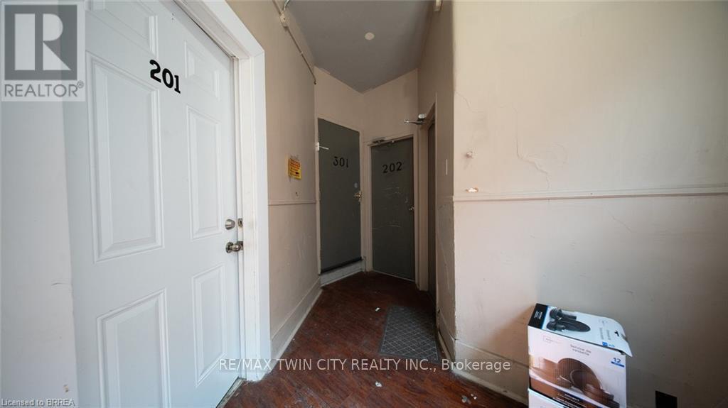 175 Market Street, Brantford, Ontario  N3T 3A6 - Photo 3 - X12349813