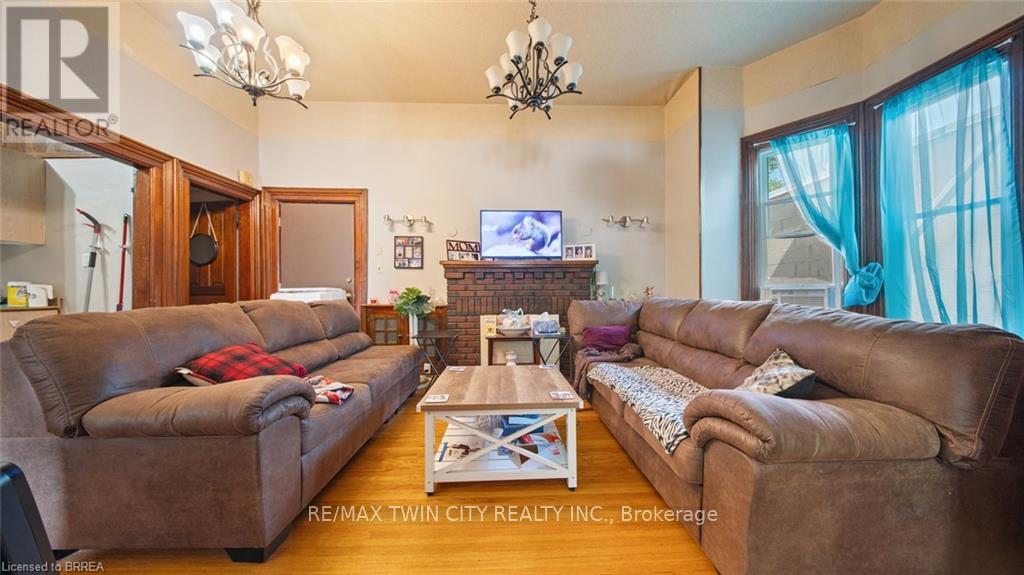 41 St George Street, Brantford, Ontario  N3R 1V2 - Photo 5 - X12349841