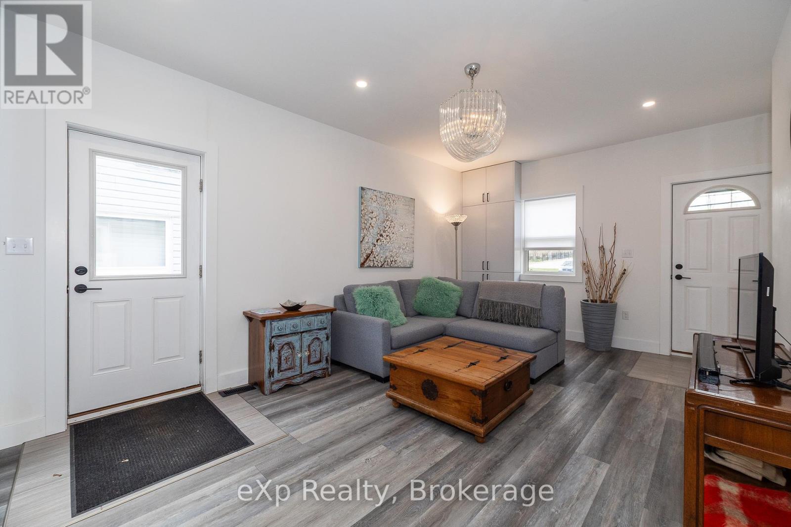 360 Frank Street, South Bruce Peninsula, Ontario  N0H 2T0 - Photo 4 - X12349941