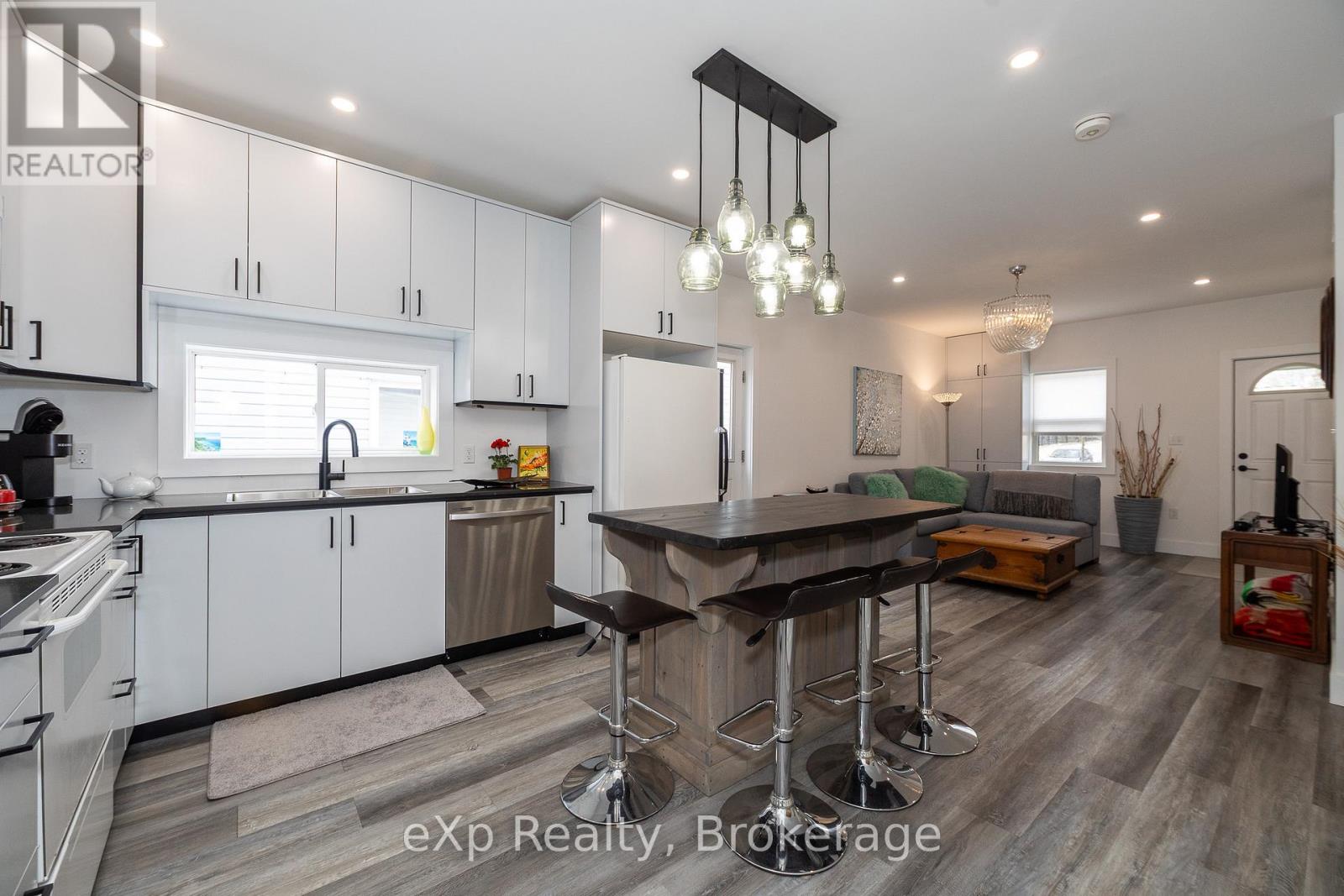 360 Frank Street, South Bruce Peninsula, Ontario  N0H 2T0 - Photo 8 - X12349941
