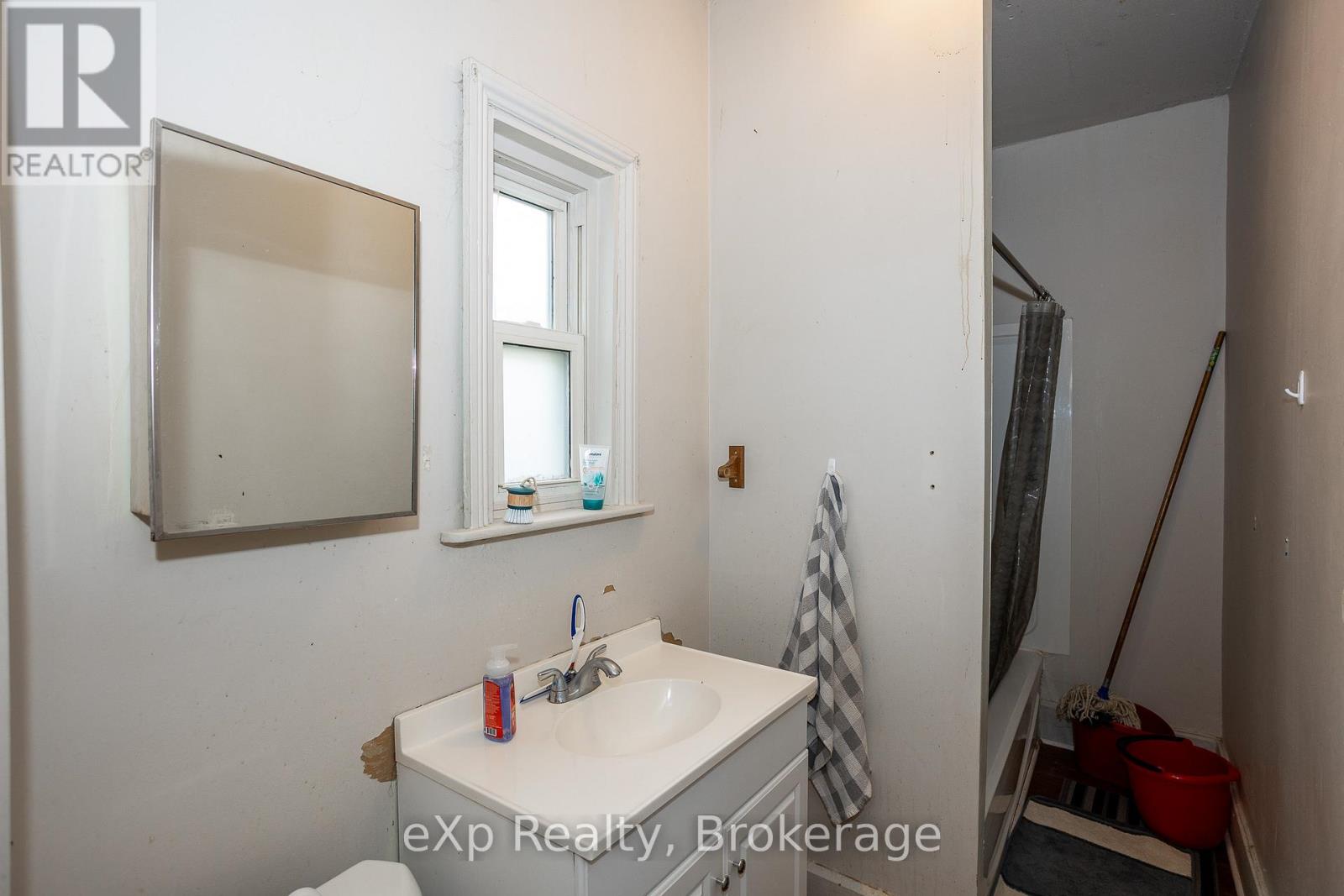 743 10th Street E, Owen Sound, Ontario  N4K 1T2 - Photo 15 - X12349958