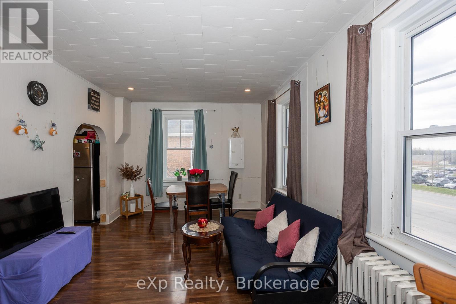 743 10th Street E, Owen Sound, Ontario  N4K 1T2 - Photo 8 - X12349958