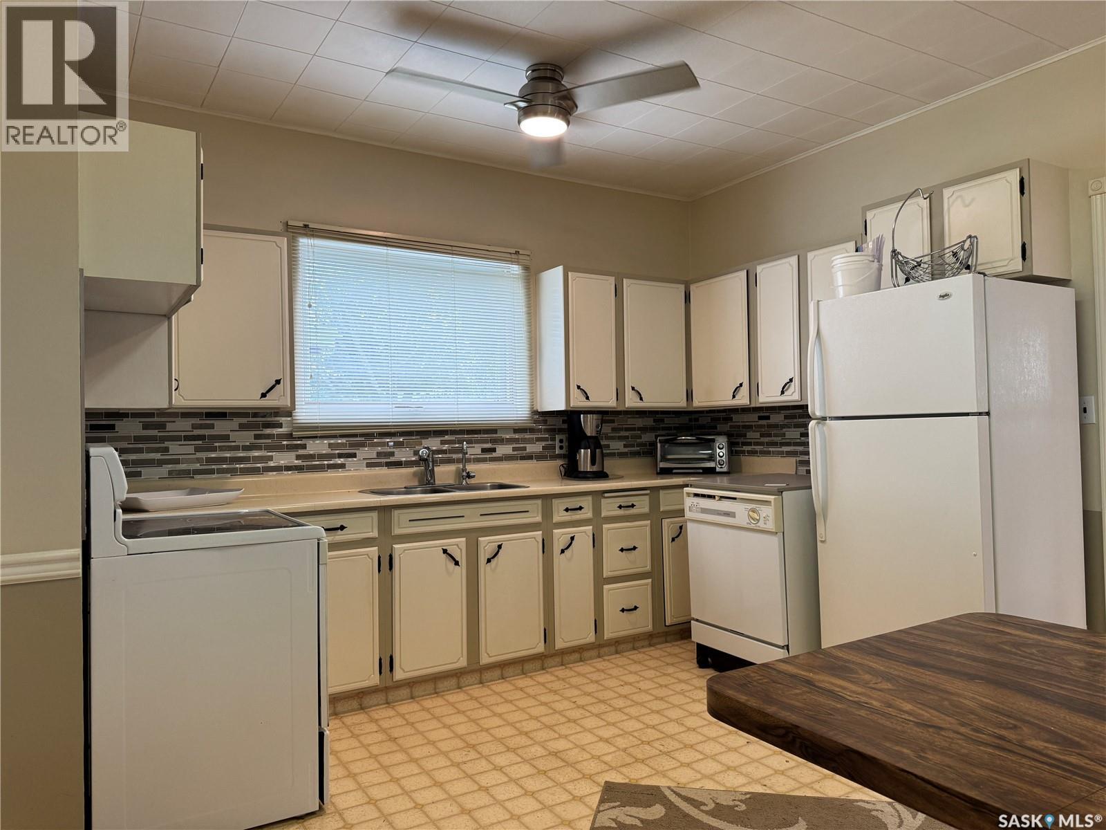 405 3rd Street E, Wynyard, Saskatchewan  S0A 4T0 - Photo 4 - SK985947