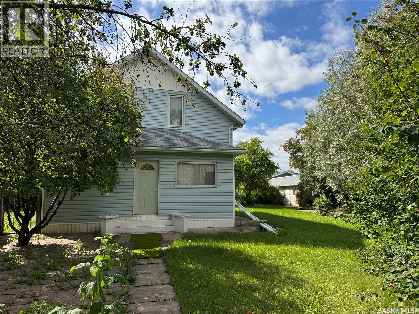 405 3rd Street E, Wynyard, Saskatchewan  S0A 4T0 - Photo 1 - SK985947