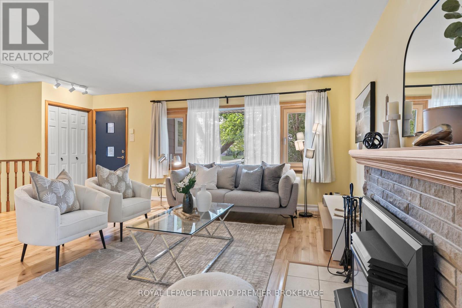 28 Elworthy Avenue, London South, Ontario  N6C 2M2 - Photo 5 - X12350160