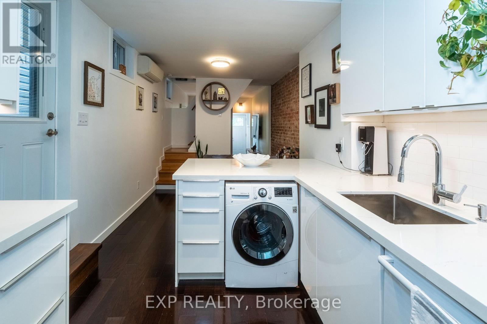 819 Craven Road, Toronto, Ontario  M4L 2Z7 - Photo 16 - E12349912