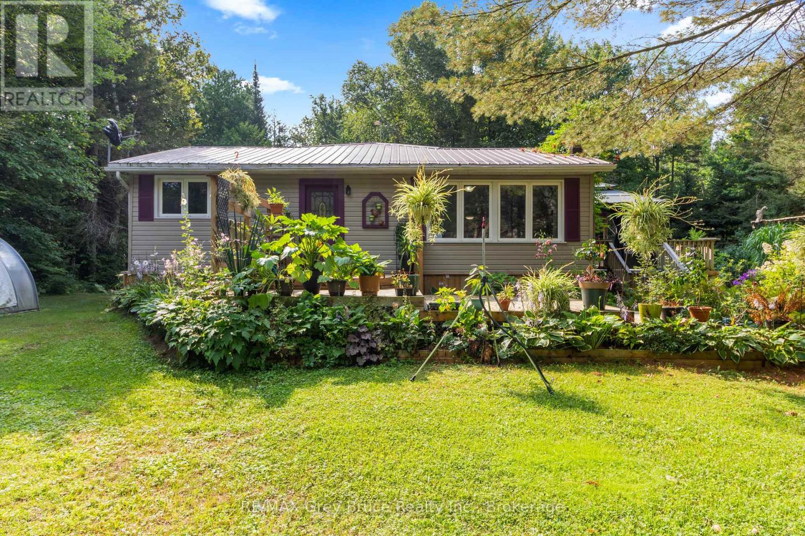 33 Woodstock Avenue, Northern Bruce Peninsula, Ontario  N0H 2M0 - Photo 1 - X12241443