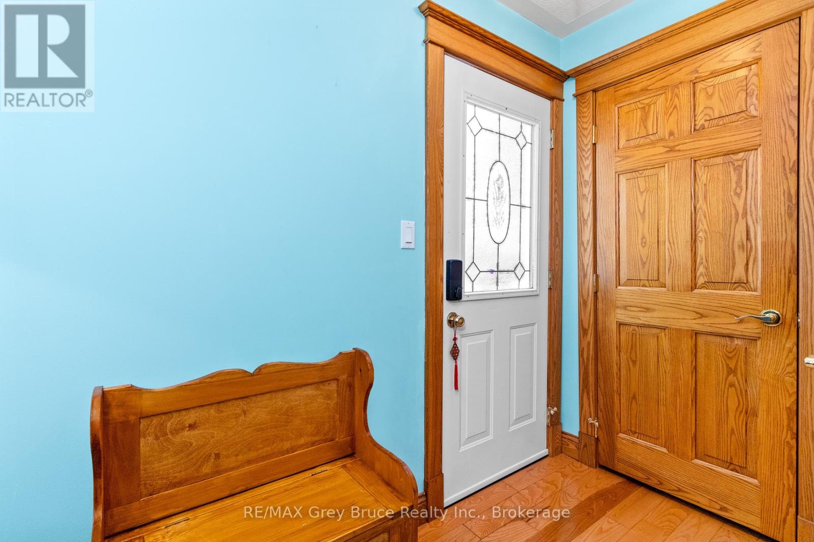 33 Woodstock Avenue, Northern Bruce Peninsula, Ontario  N0H 2M0 - Photo 11 - X12241443