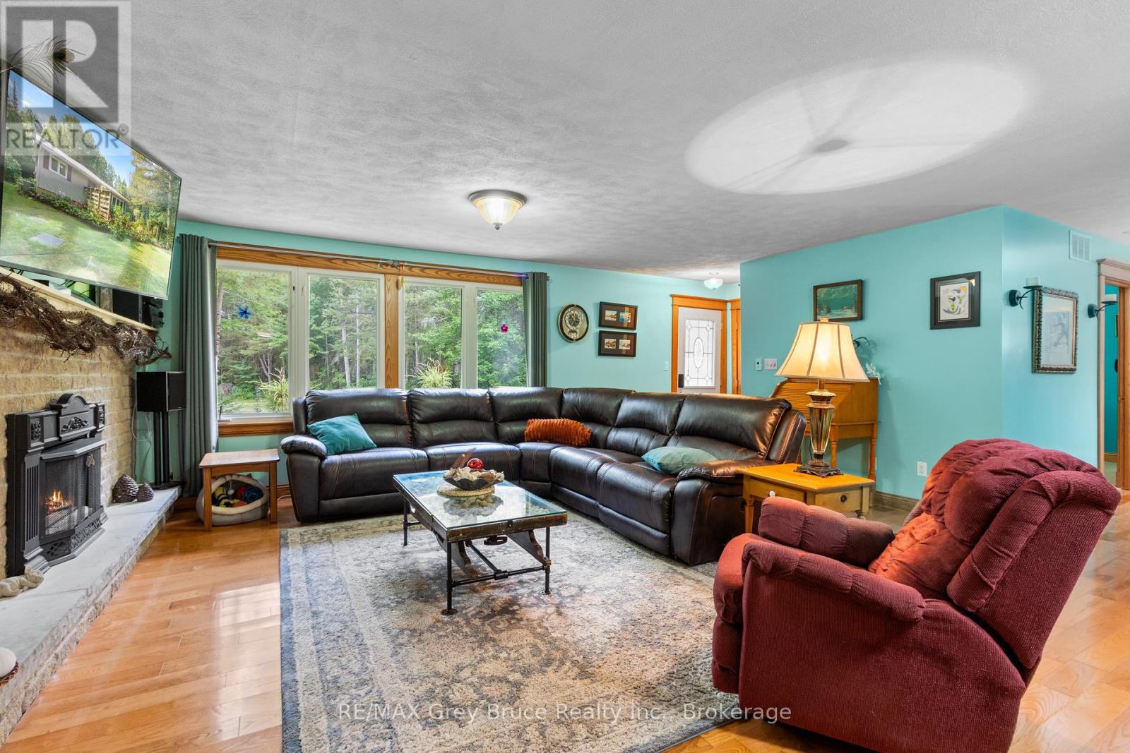 33 Woodstock Avenue, Northern Bruce Peninsula, Ontario  N0H 2M0 - Photo 12 - X12241443