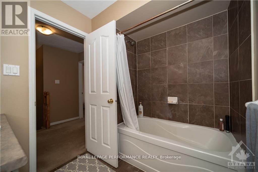 2363 Glandriel Crescent, Ottawa, Ontario  K4A 4T1 - Photo 18 - X12350149