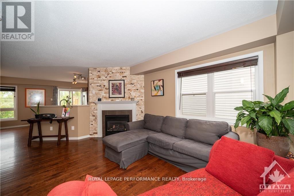 2363 Glandriel Crescent, Ottawa, Ontario  K4A 4T1 - Photo 4 - X12350149
